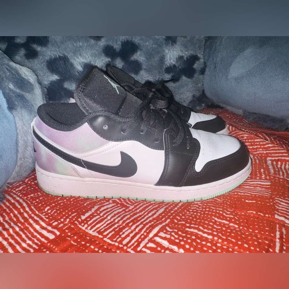 Jordan Air Jordan 1 Low SE (GS)- White, Mint, Black